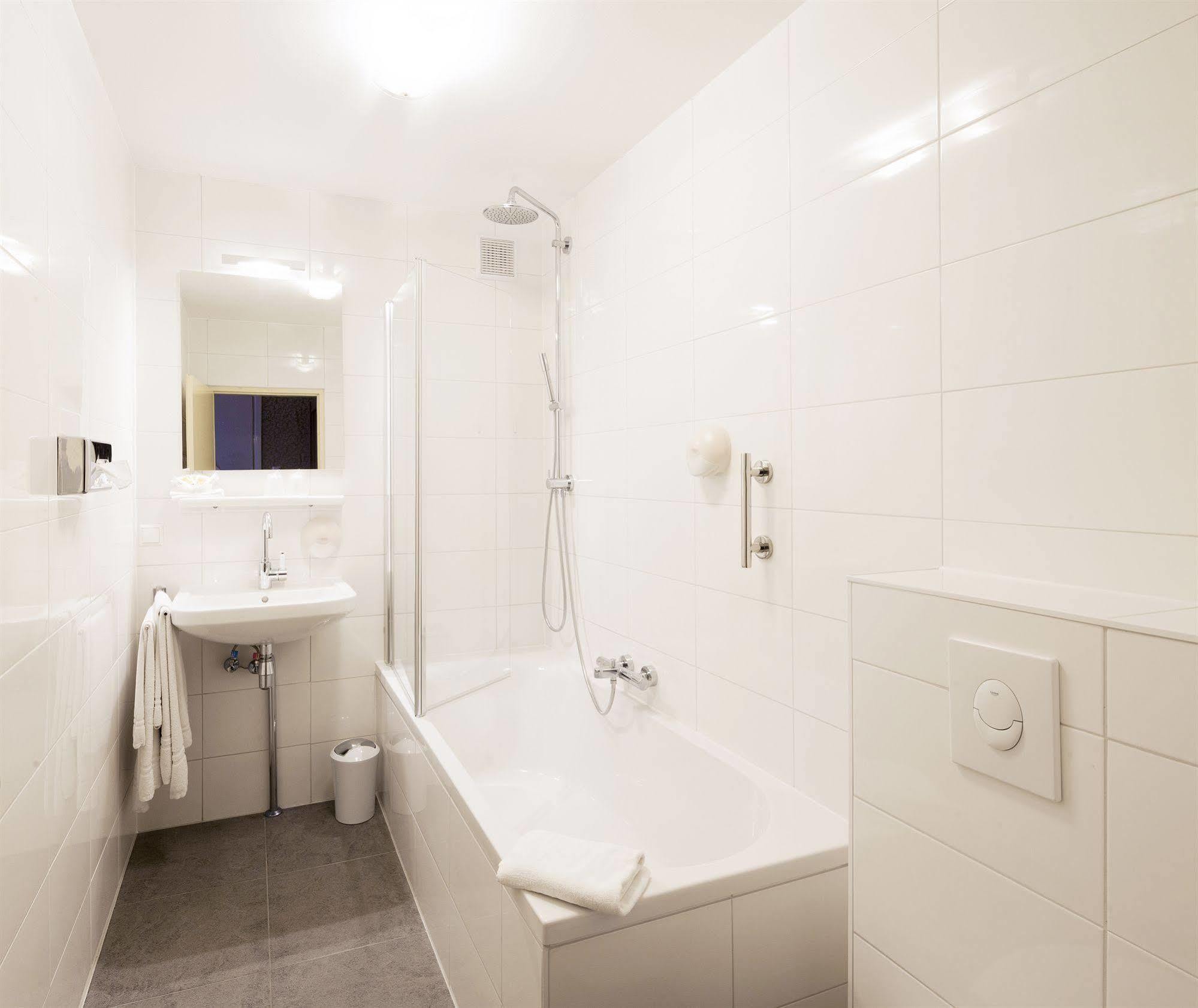Hotel Dordrecht Bagian luar foto